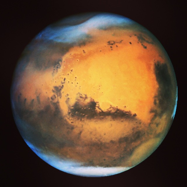 This 2001 view of mars seen by the Nasa Hubble space telescope might provide some clues as to locations where the raw materials for 3D printing might come from. God war blood weapons rust water white polar ice cap plastic