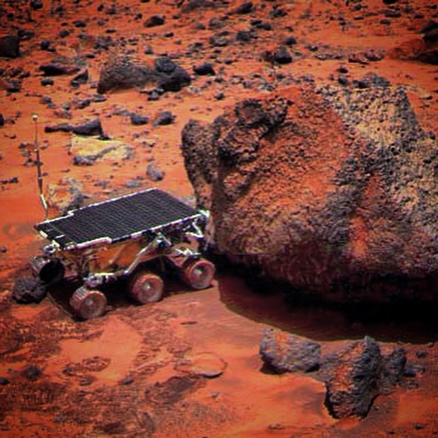 Nasa Mars Pathfinder mission examining rock (Photo)